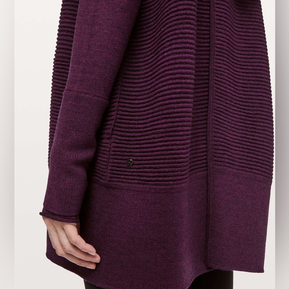 Lululemon Sit In Lotus Wrap II Merino Wool
Heathered Plum Size 6 - Picture 3 of 6